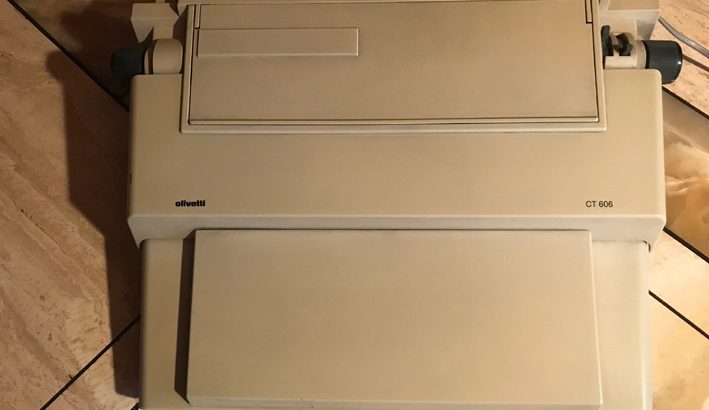 Vintage elektronische Schreibmaschine Olivetti CT 606