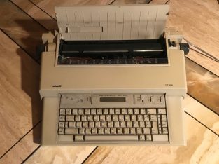 Vintage elektronische Schreibmaschine Olivetti CT 606